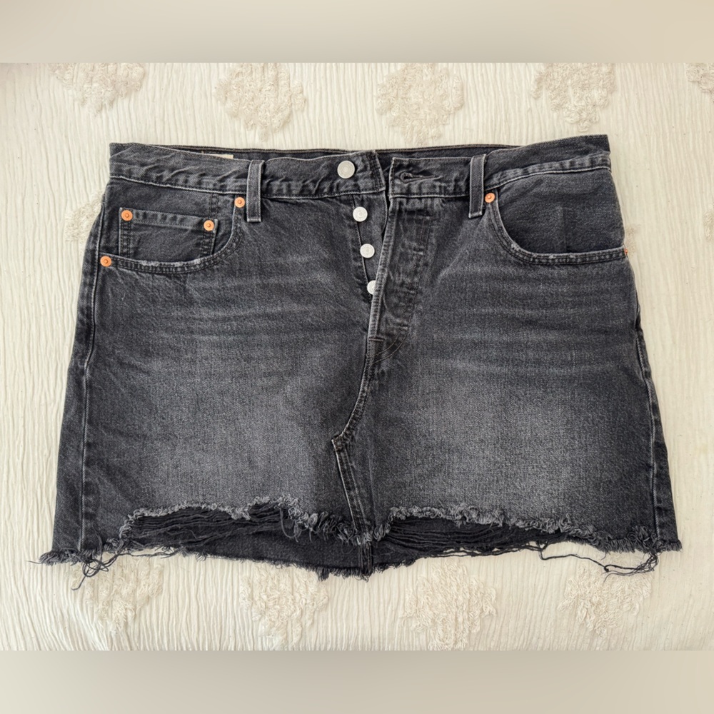 Levi's Premium Distressed Black Denim Mini Skirt (32)